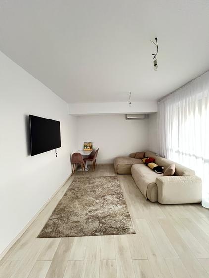 Apartament cu 3 camere semidecomandat în Baicului