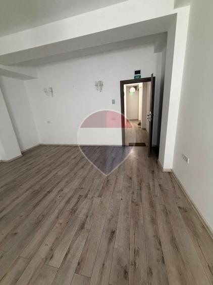 Birou, de 34 mp, în Central