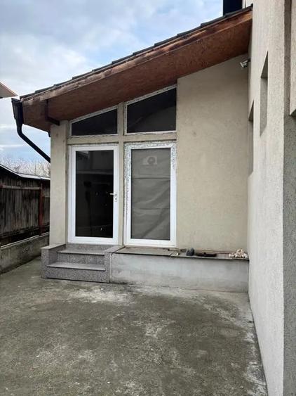 Casă cu 5 camere în Central