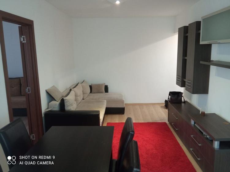 De inchiriat ap cu doua camere et 3 +copertina pe termen lung . 1300lei Nr tl 0770551520 - 1