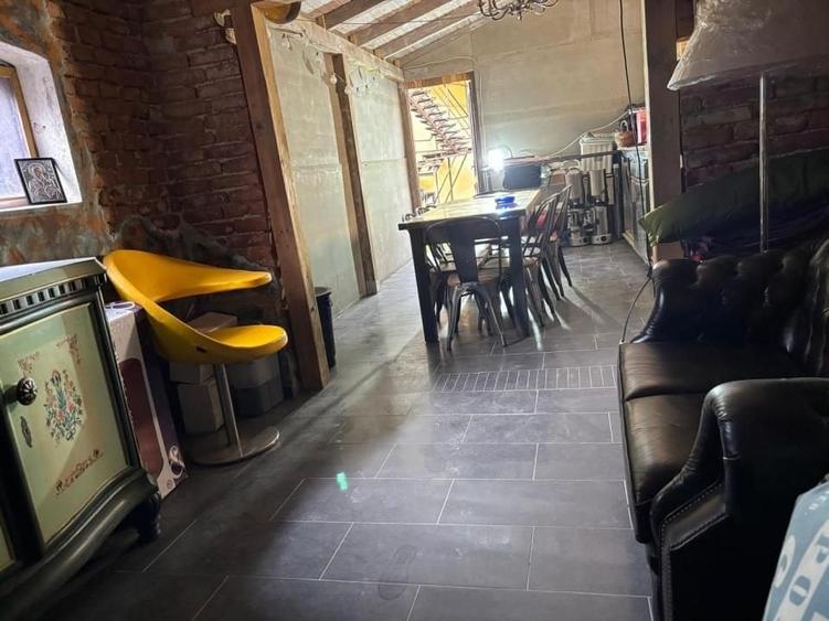 Casă cu 6 camere cu Teren 272 Mp în Râșnov