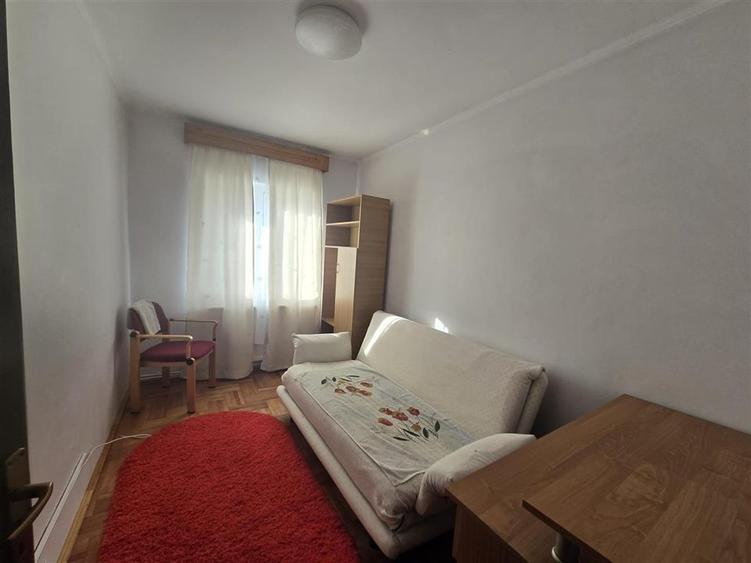 Apartament cu 3 camere decomandat, mobilat în Central