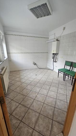 Casă individuală cu 4 camere cu Canalizare în Domenii