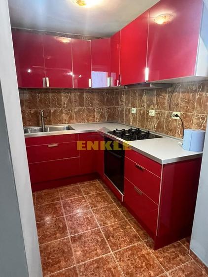 Apartament cu 3 camere decomandat, mobilat în Central