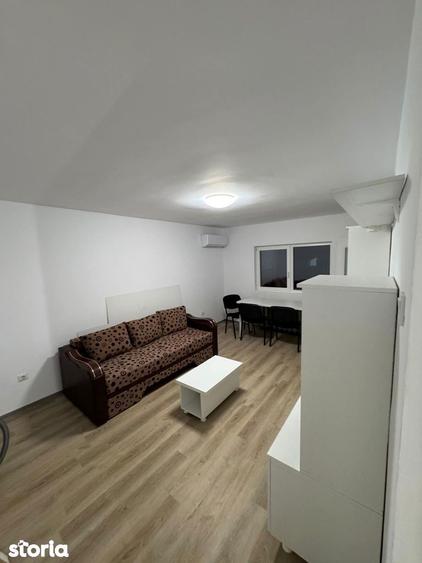 Apartament cu 3 camere decomandat, mobilat în Nicolina
