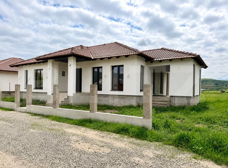 Casă individuală cu 4 camere cu Canalizare în Ighiu