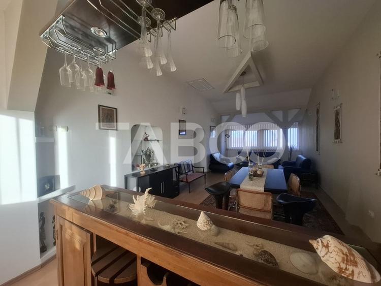 Apartament cu 5 camere decomandat, mobilat în Mihai Viteazul