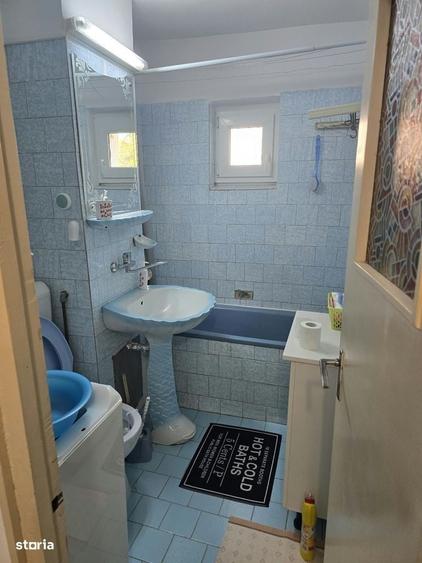 Apartament cu 4 camere decomandat în Micro 16