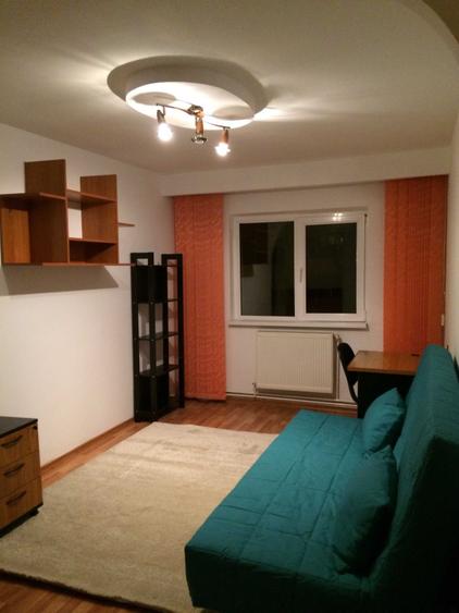 Apartament cu 4 camere decomandat în Băneasa