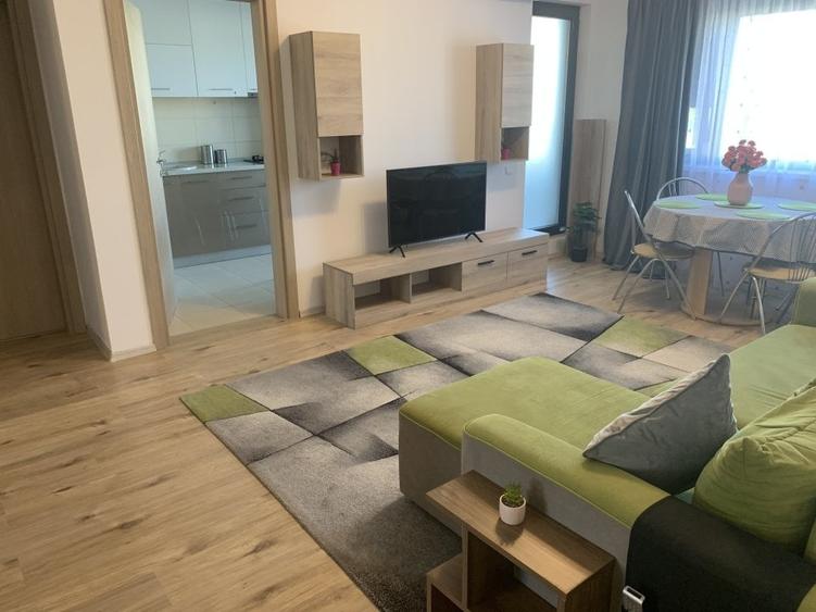 Apartament cu 3 camere semidecomandat în Băneasa