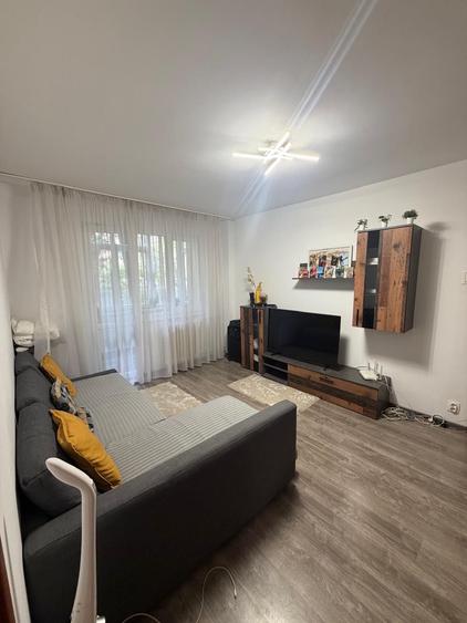 Apartament cu 2 camere semidecomandat în Gorjului