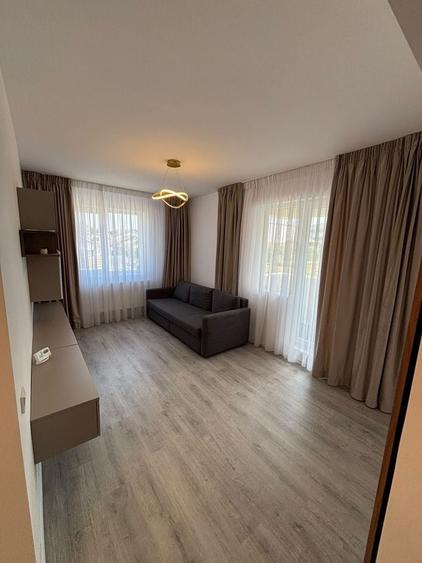Apartament cu 2 camere decomandat în Roșu