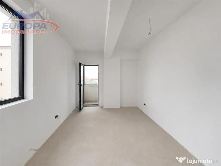 Apartament cu 4 camere decomandat în C5