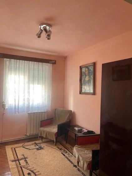 Vand apartament , 3 camere . semidecomandat , etaj 2 , Micro 3 - 2