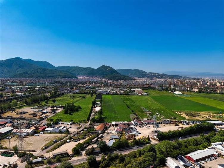 Teren extravilan de 10000 mp, în Uzina 2