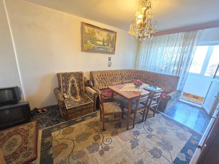 Apartament cu 2 camere semidecomandat în Craiter