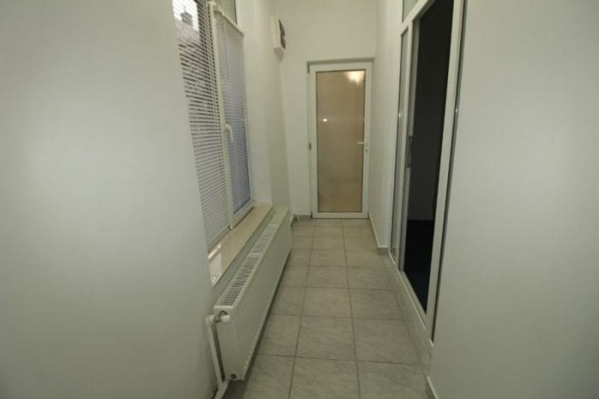 Apartament cu 2 camere decomandat, mobilat în Romană