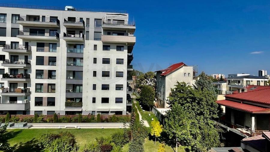 Apartament cu 3 camere semidecomandat în Domenii