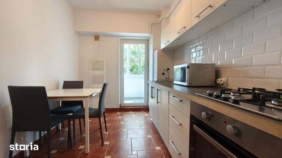 Apartament cu 3 camere decomandat în Central
