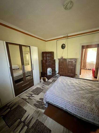 Casă cu 6 camere cu Teren 688 Mp în Câlnic