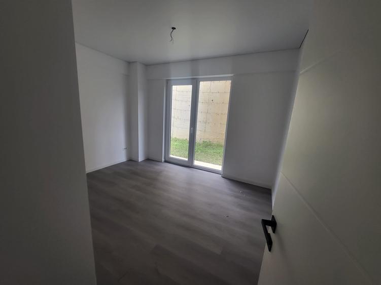 Apartament cu 2 camere semidecomandat în Vișani
