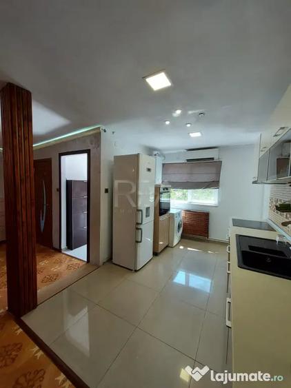 Apartament cu 3 camere semidecomandat în Vitan