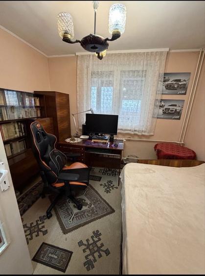 Apartament cu 3 camere decomandat în Rogerius