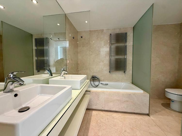 Apartament cu 4 camere decomandat în Kiseleff