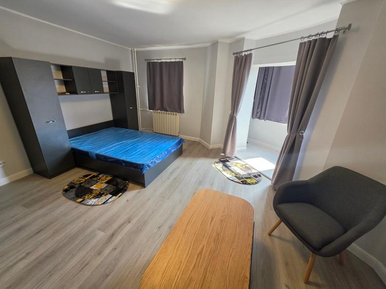 Garsonieră decomandată, mobilată în Decebal