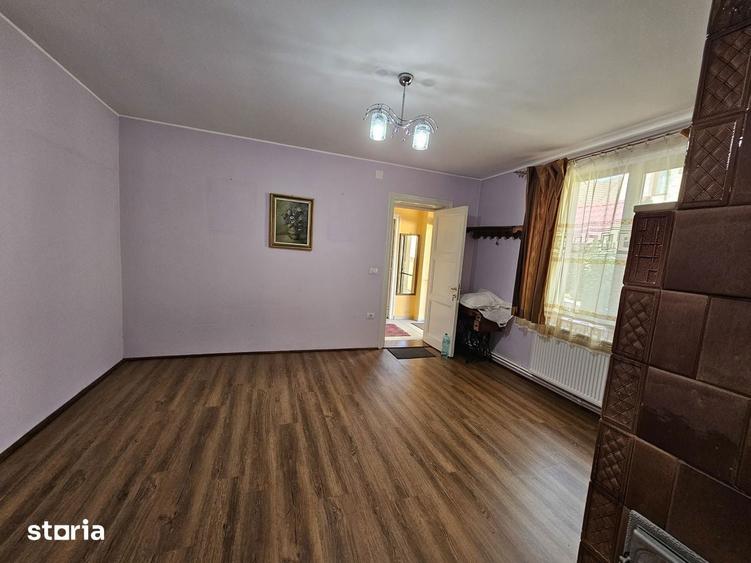 Casă cu 5 camere cu Teren 500 Mp în Central