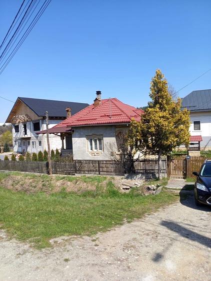 Casă cu 3 camere în Bughea de Sus