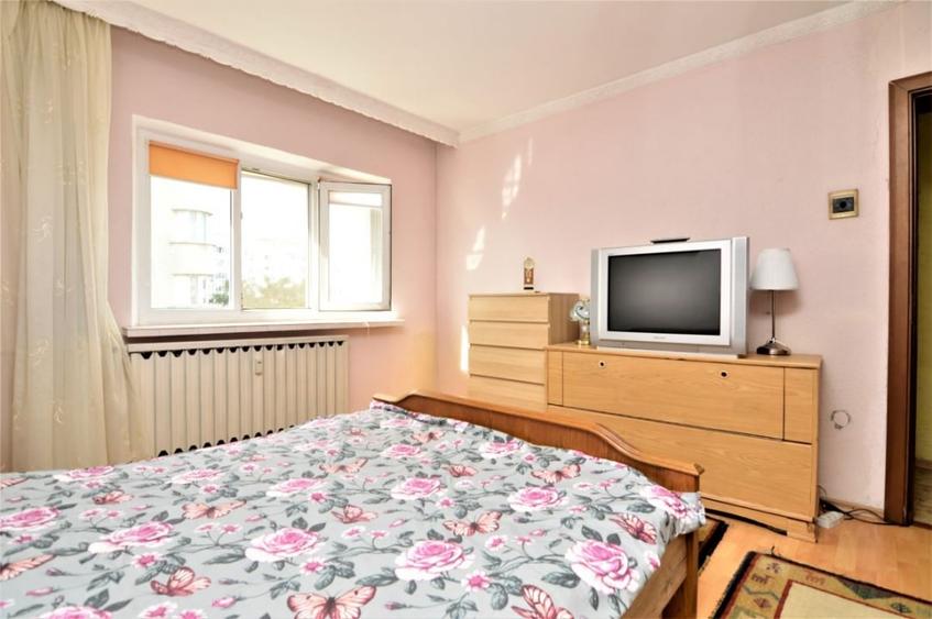 Apartament cu 3 camere decomandat, mobilat în Vitan
