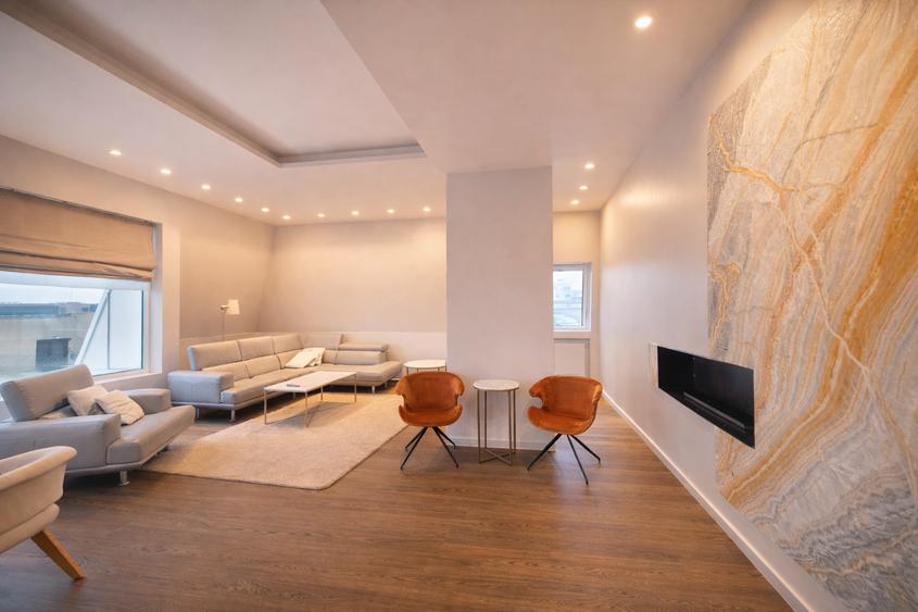 Apartament cu 5 camere decomandat, mobilat în Iancu Nicolae