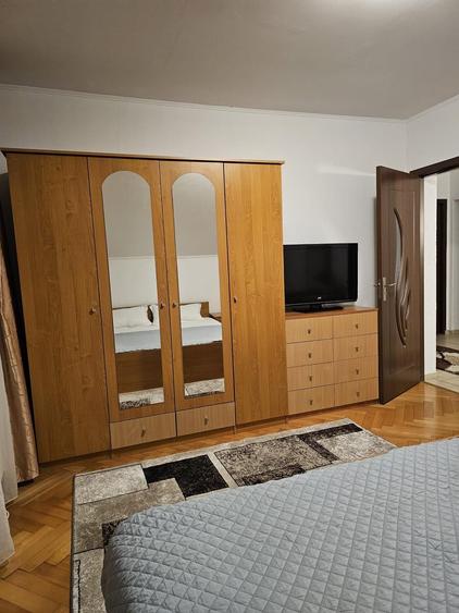 Casă individuală cu 4 camere cu Canalizare în Ghiroda
