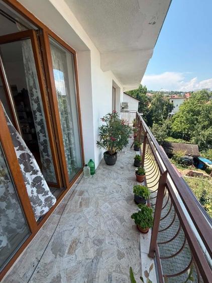 Apartament cu 3 camere semidecomandat în Andrei Mureșanu