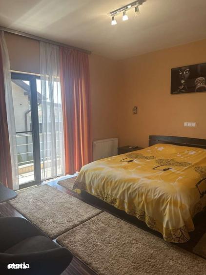 Casă cu 6 camere decomandat cu Teren 220 Mp în Câmpina