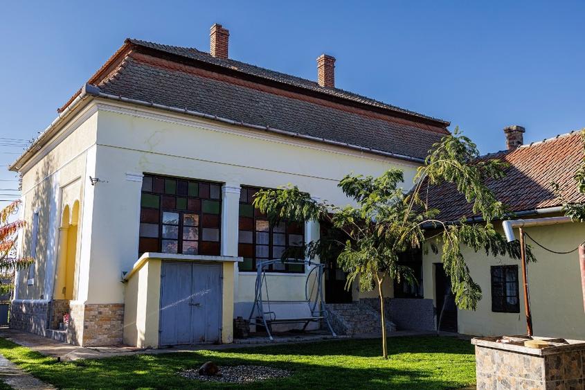 Casă individuală cu 3 camere cu Canalizare în Comloșu Mare