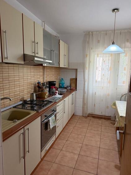 Apartament cu 4 camere decomandat, mobilat în Crângași