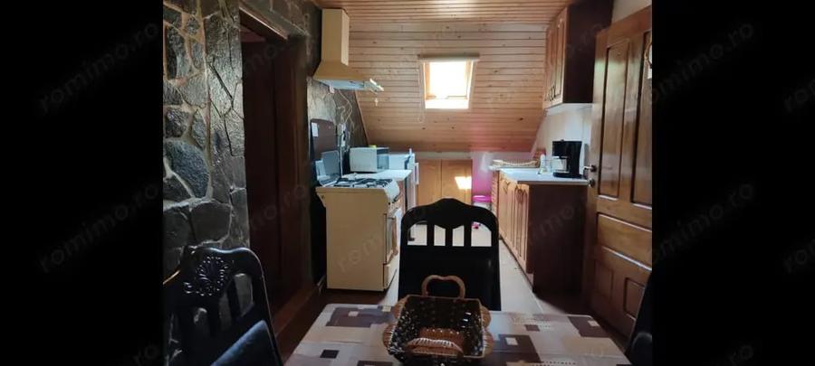 Casă cu 6 camere cu Teren 3035 Mp în Polovragi