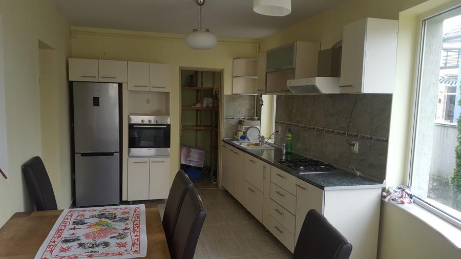 Casă individuală cu 7 camere cu Teren 750 Mp în Zorilor