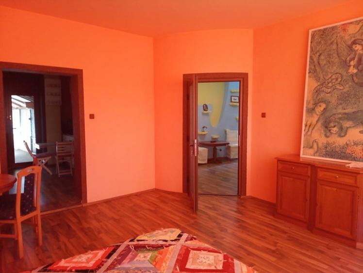 Casă individuală cu 6 camere cu Canalizare în Nădlac