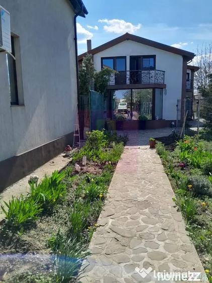 Casă cu 5 camere cu Teren 958 Mp în Central