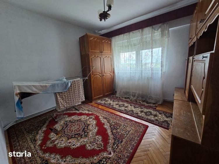 Apartament cu 4 camere în Micro 16