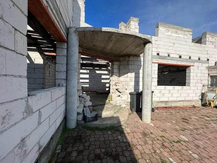 Casă cu 4 camere cu Teren 427 Mp în Central