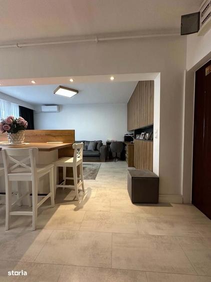 Apartament cu 4 camere decomandat în Micro 16