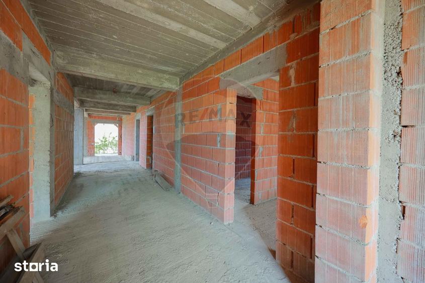 Casă cu 6 camere cu Teren 1013 Mp în Sânmartin
