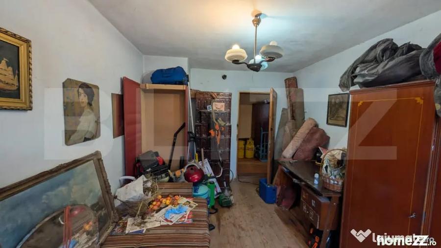Casă cu 7 camere cu Teren 1656 Mp în Central