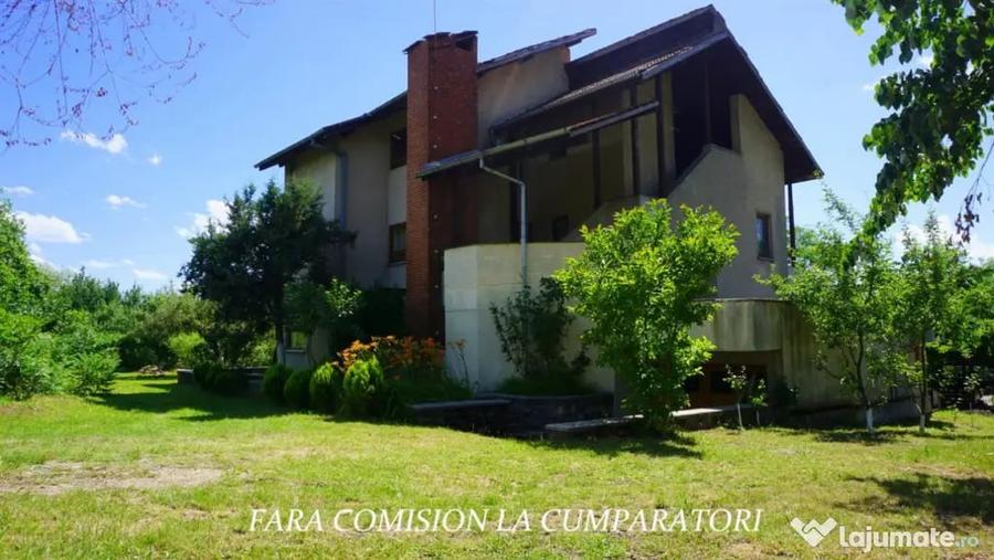Casă cu 7 camere cu Teren 2328 Mp în Dăești