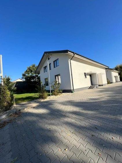 Casă cu 4 camere în Păcuri