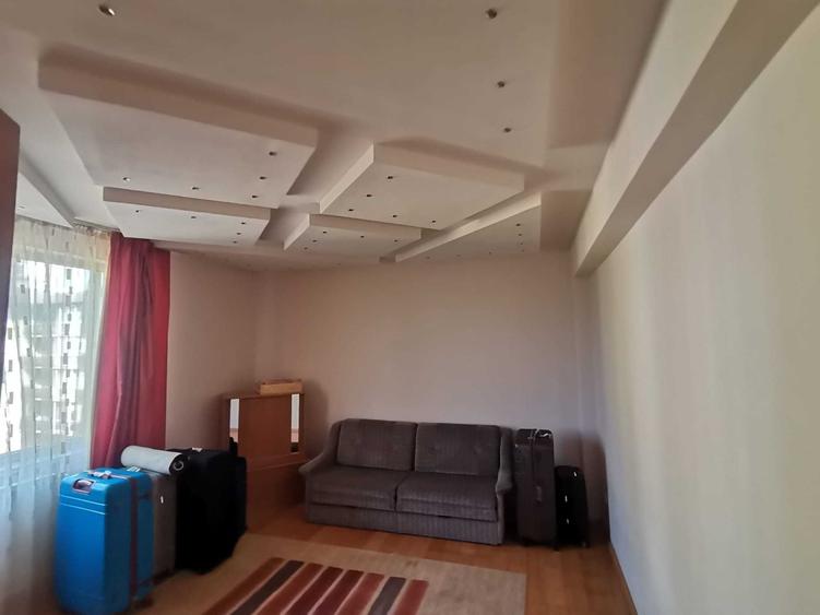 Apartament cu 3 camere decomandat în Nufărul